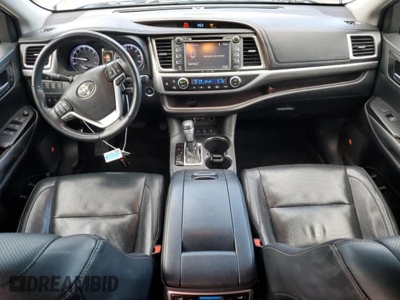 ✅ 2019 Toyota Highlander Limited • VIN: 5TDDZRFH3KS936574 • Lot: 84613905. Wystawiony na Copart z przebiegiem 58 341 mil. Bezpłatny archiwum sprzedaży aukcyjnych z USA i szczegółowy raport historii pojazdu na DreamBid. Zdjęcie 8.