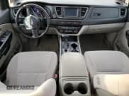 ✅ 2019 Kia Sedona LX • VIN: KNDMB5C14K6454300 • Лот: 84582225. Опубликован ранее на Copart с пробегом 146 004 миль. Бесплатный доступ к архиву аукционных продаж из США и подробный отчёт об истории автомобиля на DreamBid. Изображение 8.