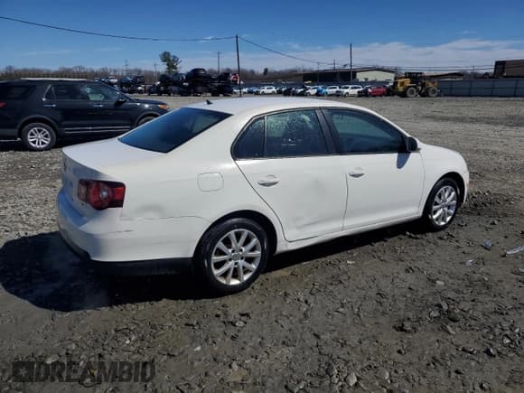✅ 2010 Volkswagen Jetta Limited Edition • VIN: 3VWAZ7AJ3AM099385 • Lot: 49352035. Wystawiony na Copart z przebiegiem 179 542 mil. Bezpłatny archiwum sprzedaży aukcyjnych z USA i szczegółowy raport historii pojazdu na DreamBid. Zdjęcie 3.