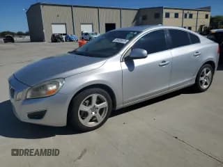 ✅ 2012 Volvo S60 T5 • VIN: YV1622FSXC2044373 • Lot: 89435675. Wystawiony na Copart z przebiegiem 146 059 mil. Bezpłatny archiwum sprzedaży aukcyjnych z USA i szczegółowy raport historii pojazdu na DreamBid. Zdjęcie 1.