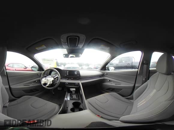 2025 Hyundai Elantra SEL Sport z VIN KMHLM4DG9SU951160, wystawiony jako IAAI lot #43289737 z przebiegiem 1 972 mil mil oraz . Historia ofert i sprzedaży dostępna na DreamBid. Obrazek 19.