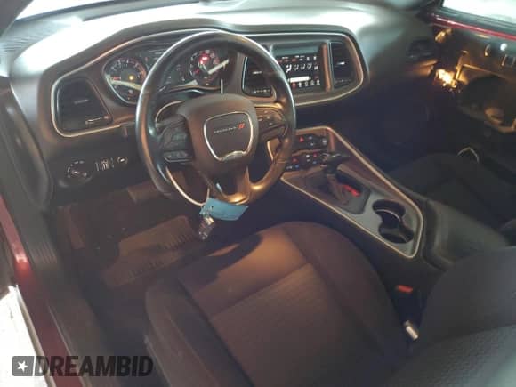 2020 Dodge Challenger SXT с VIN 2C3CDZAG1LH146557, выставлен на аукционе Copart как лот 72050945 с пробегом 177 406 миль миль и Списание • Salvage title. История ставок и продаж доступна на DreamBid. Изображение 8.