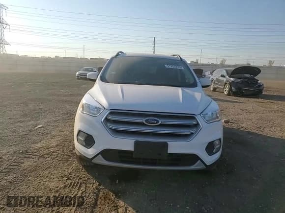 ✅ 2018 Ford Escape SE • VIN: 1FMCU9GD4JUB59107 • Lot: 91353235. Wystawiony na Copart z przebiegiem 43 529 mil. Bezpłatny archiwum sprzedaży aukcyjnych z USA i szczegółowy raport historii pojazdu na DreamBid. Zdjęcie 13.