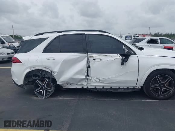 ✅ 2024 Mercedes-Benz GLE 450 • VIN: 4JGFB5KB6RB158663 • Lot: 42415861. Listed on IAAI with 19,110 mi. Free auction sales archive from the USA and detailed vehicle history report at DreamBid. Image 6.