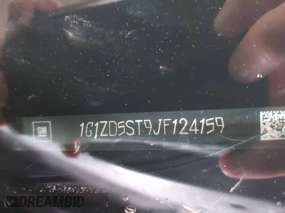 2018 Chevrolet Malibu LT z VIN 1G1ZD5ST9JF124159, wystawiony jako IAAI lot #43057252 z przebiegiem 153 084 mil mil oraz . Historia ofert i sprzedaży dostępna na DreamBid. Obrazek 9.