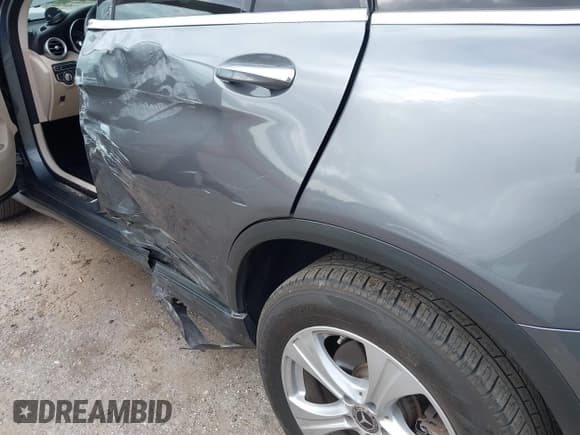 ✅ 2018 Mercedes-Benz GLC 300 • VIN: WDC0G4JB4JV029583 • Lot: 43835607. Wystawiony na IAAI z przebiegiem 138 825 mil. Bezpłatny archiwum sprzedaży aukcyjnych z USA i szczegółowy raport historii pojazdu na DreamBid. Zdjęcie 6.