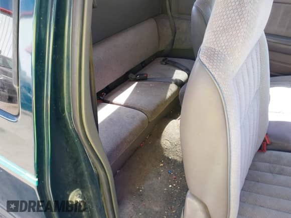 1995 Dodge Dakota z VIN 1B7GL23X3SS144109, wystawiony jako IAAI lot #41767996 z przebiegiem 204 670 mil mil oraz . Historia ofert i sprzedaży dostępna na DreamBid. Obrazek 8.