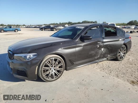 ✅ 2018 BMW 5 Series 540i • VIN: WBAJE5C50JWA94891 • Lot: 82776035. Wystawiony na Copart z przebiegiem 96 614 mil. Bezpłatny archiwum sprzedaży aukcyjnych z USA i szczegółowy raport historii pojazdu na DreamBid. Zdjęcie 1.