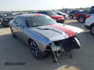 2014 Dodge Challenger SXT z VIN 2C3CDYAG3EH141115, wystawiony jako IAAI lot #43092764 z przebiegiem 74 131 mil mil oraz . Historia ofert i sprzedaży dostępna na DreamBid. Obrazek 1.