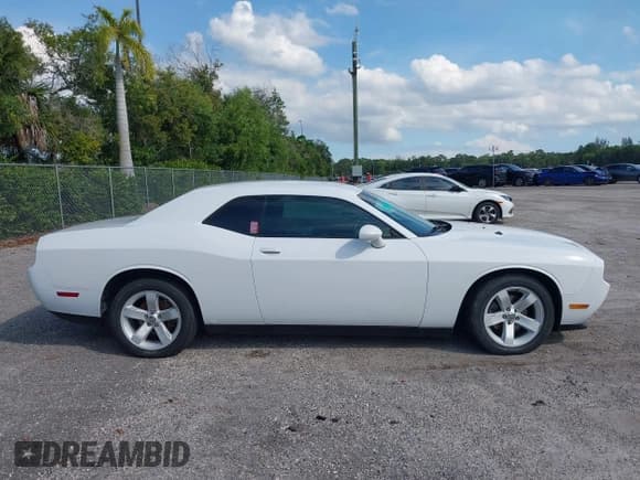✅ 2013 Dodge Challenger SXT • VIN: 2C3CDYAG5DH693813 • Lot: 43558979. Listed on IAAI with 188,863 mi. Free auction sales archive from the USA and detailed vehicle history report at DreamBid. Image 13.