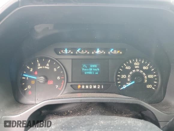 ✅ 2016 Ford F-150 XL • VIN: 1FTMF1CFXGKF56532 • Lot: 69065275. Wystawiony na Copart z przebiegiem 69 900 mil. Bezpłatny archiwum sprzedaży aukcyjnych z USA i szczegółowy raport historii pojazdu na DreamBid. Zdjęcie 9.