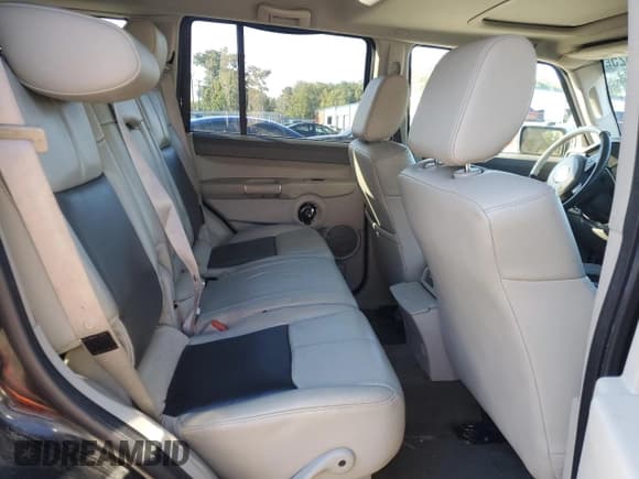 ✅ 2006 Jeep Commander Limited • VIN: 1J8HG58236C219102 • Lot: 82299325. Listed on Copart with 277,208 mi. Free auction sales archive from the USA and detailed vehicle history report at DreamBid. Image 11.