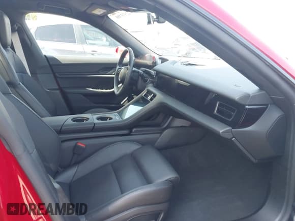 ✅ 2024 Porsche Taycan • VIN: WP0AA2Y1XRSA12414 • Lot: 42555300. Wystawiony na IAAI z przebiegiem Nie podano. Bezpłatny archiwum sprzedaży aukcyjnych z USA i szczegółowy raport historii pojazdu na DreamBid. Zdjęcie 5.