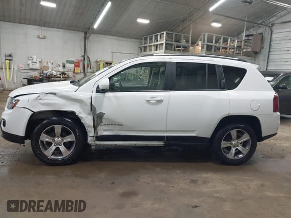✅ 2016 Jeep Compass Latitude • VIN: 1C4NJDEB3GD663702 • Lot: 42216781. Wystawiony na IAAI z przebiegiem 46 780 mil. Bezpłatny archiwum sprzedaży aukcyjnych z USA i szczegółowy raport historii pojazdu na DreamBid. Zdjęcie 14.