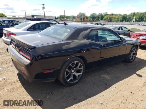 ✅ 2015 Dodge Challenger SXT Plus • VIN: 2C3CDZBGXFH708135 • Lot: 54748414. Wystawiony na Copart z przebiegiem 47 372 mil. Bezpłatny archiwum sprzedaży aukcyjnych z USA i szczegółowy raport historii pojazdu na DreamBid. Zdjęcie 3.