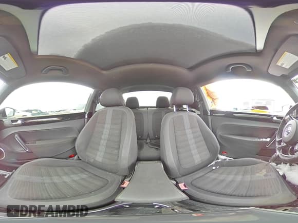 ✅ 2013 Volkswagen Beetle Turbo • VIN: 3VWV67AT5DM635026 • Lot: 41706645. Wystawiony na Copart z przebiegiem 100 399 mil. Bezpłatny archiwum sprzedaży aukcyjnych z USA i szczegółowy raport historii pojazdu na DreamBid. Zdjęcie 13.