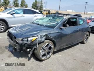 2020 Hyundai Veloster Turbo с VIN KMHTH6AB4LU031897, выставлен на аукционе Copart как лот 62033095 с пробегом 67 597 миль миль и Списание • Salvage title. История ставок и продаж доступна на DreamBid. Изображение 1.