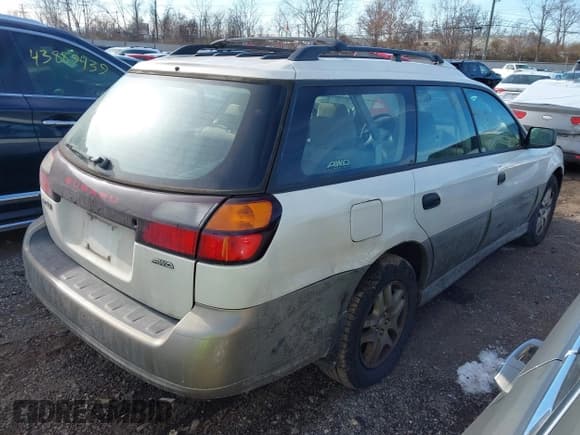 ✅ 2004 Subaru Legacy Outback • VIN: 4S3BH675947602592 • Lot: 43872779. Listed on IAAI with 97,698 mi. Free auction sales archive from the USA and detailed vehicle history report at DreamBid. Image 4.