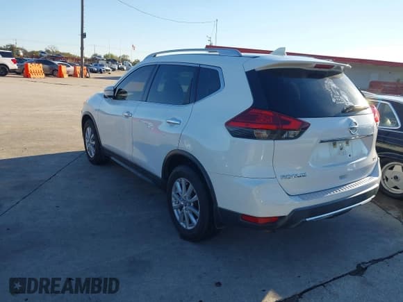 ✅ 2017 Nissan Rogue SV • VIN: KNMAT2MT6HP592082 • Lot: 43793189. Wystawiony na IAAI z przebiegiem 141 334 mil. Bezpłatny archiwum sprzedaży aukcyjnych z USA i szczegółowy raport historii pojazdu na DreamBid. Zdjęcie 3.