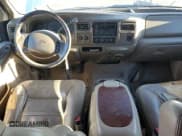 ✅ 2000 Ford Excursion Limited • VIN: 1FMNU42S5YEE00744 • Lot: 87309684. Wystawiony na Copart z przebiegiem 273 986 mil. Bezpłatny archiwum sprzedaży aukcyjnych z USA i szczegółowy raport historii pojazdu na DreamBid. Zdjęcie 8.