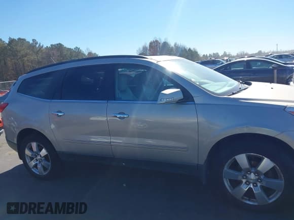 ✅ 2012 Chevrolet Traverse LTZ • VIN: 1GNKVLED1CJ194521 • Lot: 43727546. Wystawiony na IAAI z przebiegiem 162 298 mil. Bezpłatny archiwum sprzedaży aukcyjnych z USA i szczegółowy raport historii pojazdu na DreamBid. Zdjęcie 13.