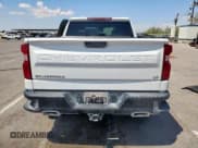 ✅ 2024 Chevrolet Silverado 1500 LT Trail Boss • VIN: 3GCUDFEDXRG243117 • Lot: 69073085. Wystawiony na Copart z przebiegiem 61 981 mil. Bezpłatny archiwum sprzedaży aukcyjnych z USA i szczegółowy raport historii pojazdu na DreamBid. Zdjęcie 6.