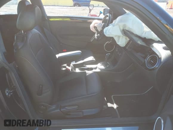 ✅ 2013 Volkswagen Beetle Fender Edition • VIN: 3VWJP7AT8DM685155 • Lot: 41815170. Listed on IAAI with 49,901 mi. Free auction sales archive from the USA and detailed vehicle history report at DreamBid. Image 5.