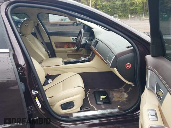 ✅ 2015 Jaguar XF Portfolio • VIN: SAJWJ0FF6F8U75943 • Лот: 43404439. Опубликован ранее на IAAI с пробегом 93 374 миль. Бесплатный доступ к архиву аукционных продаж из США и подробный отчёт об истории автомобиля на DreamBid. Изображение 5.