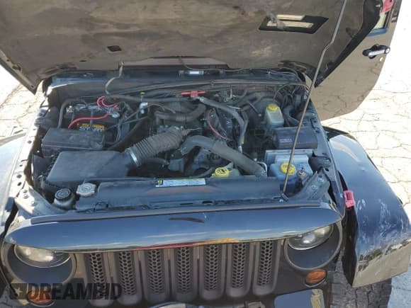 ✅ 2010 Jeep Wrangler Unlimited Sahara • VIN: 1J4BA5H17AL144056 • Лот: 84953935. Опубликован ранее на Copart с пробегом 171 661 миль. Бесплатный доступ к архиву аукционных продаж из США и подробный отчёт об истории автомобиля на DreamBid. Изображение 12.