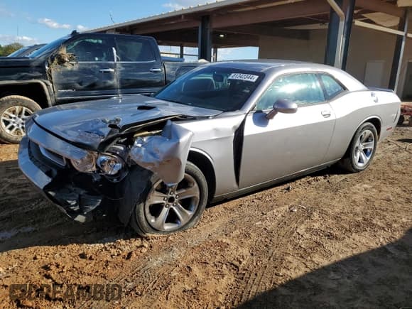✅ 2014 Dodge Challenger SXT • VIN: 2C3CDYAG1EH304098 • Lot: 81342344. Wystawiony na Copart z przebiegiem 182 465 mil. Bezpłatny archiwum sprzedaży aukcyjnych z USA i szczegółowy raport historii pojazdu na DreamBid. Zdjęcie 1.