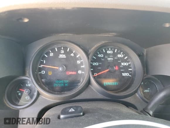 ✅ 2009 Chevrolet Silverado 1500 Work Truck • VIN: 1GCEC19C99Z147166 • Lot: 68673015. Wystawiony na Copart z przebiegiem 257 105 mil. Bezpłatny archiwum sprzedaży aukcyjnych z USA i szczegółowy raport historii pojazdu na DreamBid. Zdjęcie 9.