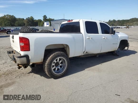 ✅ 2007 Chevrolet Silverado 2500HD LTZ • VIN: 1GCHK23697F567551 • Lot: 91667565. Wystawiony na Copart z przebiegiem 145 983 mil. Bezpłatny archiwum sprzedaży aukcyjnych z USA i szczegółowy raport historii pojazdu na DreamBid. Zdjęcie 3.