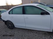 ✅ 2016 Volkswagen Jetta Sport • VIN: 3VWB17AJ6GM405225 • Lot: 41892736. Wystawiony na IAAI z przebiegiem 84 742 mil. Bezpłatny archiwum sprzedaży aukcyjnych z USA i szczegółowy raport historii pojazdu na DreamBid. Zdjęcie 14.
