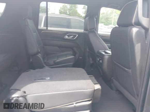 ✅ 2022 Chevrolet Suburban Premier • VIN: 1GNSKFKD9NR183852 • Lot: 42583343. Wystawiony na IAAI z przebiegiem 74 421 mil. Bezpłatny archiwum sprzedaży aukcyjnych z USA i szczegółowy raport historii pojazdu na DreamBid. Zdjęcie 8.