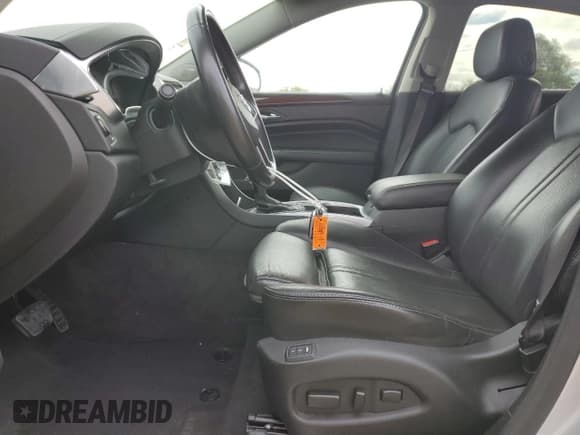 ✅ 2016 Cadillac SRX Luxury Collection • VIN: 3GYFNEE34GS575999 • Lot: 82143625. Wystawiony na Copart z przebiegiem 50 394 mil. Bezpłatny archiwum sprzedaży aukcyjnych z USA i szczegółowy raport historii pojazdu na DreamBid. Zdjęcie 7.