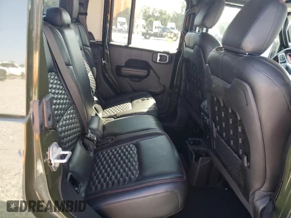 ✅ 2021 Jeep Gladiator Rubicon • VIN: 1C6JJTBG5ML610498 • Lot: 71995815. Wystawiony na Copart z przebiegiem 34 673 mil. Bezpłatny archiwum sprzedaży aukcyjnych z USA i szczegółowy raport historii pojazdu na DreamBid. Zdjęcie 10.