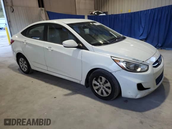 2015 Hyundai Accent GLS z VIN KMHCT4AE8FU924933, wystawiony jako Copart lot #90636105 z przebiegiem 465 167 mil mil oraz Czysty tytuł • Clean title. Historia ofert i sprzedaży dostępna na DreamBid. Obrazek 4.