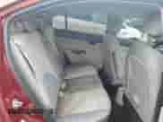 2010 Hyundai Accent GLS z VIN KMHCN4AC9AU423907, wystawiony jako Copart lot #85865405 z przebiegiem 161 041 mil mil oraz Szkoda całkowita • Salvage title. Historia ofert i sprzedaży dostępna na DreamBid. Obrazek 10.