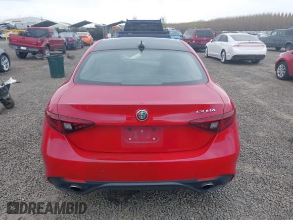 ✅ 2018 Alfa Romeo Giulia Ti • VIN: ZARFAECN4J7594201 • Лот: 41969669. Опубликован ранее на IAAI с пробегом 64 993 миль. Бесплатный доступ к архиву аукционных продаж из США и подробный отчёт об истории автомобиля на DreamBid. Изображение 17.