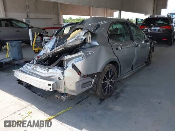 2022 Toyota Camry SE z VIN 4T1G11AK2NU651062, wystawiony jako IAAI lot #42473429 z przebiegiem 46 906 mil mil oraz . Historia ofert i sprzedaży dostępna na DreamBid. Obrazek 4.