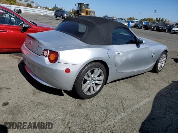 ✅ 2003 BMW Z4 2.5i • VIN: 4USBT33443LR64064 • Lot: 73587374. Listed on Copart with 200,817 mi. Free auction sales archive from the USA and detailed vehicle history report at DreamBid. Image 3.