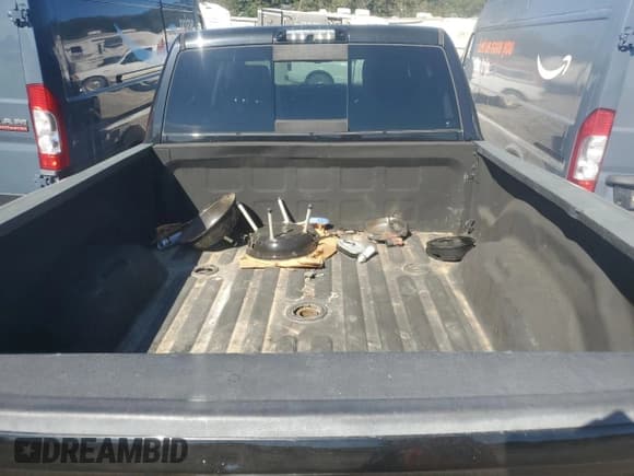 ✅ 2018 Ram 3500 Laramie • VIN: 3C63RRML0JG111566 • Лот: 87076675. Опубликован ранее на Copart с пробегом 163 032 миль. Бесплатный доступ к архиву аукционных продаж из США и подробный отчёт об истории автомобиля на DreamBid. Изображение 10.