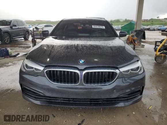 ✅ 2019 BMW 5 Series 530i • VIN: WBAJA5C58KBX86446 • Lot: 84418615. Listed on Copart with 124,027 mi. Free auction sales archive from the USA and detailed vehicle history report at DreamBid. Image 5.