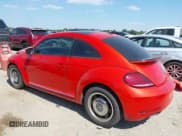 ✅ 2018 Volkswagen Beetle S • VIN: 3VWFD7AT7JM704868 • Лот: 43313404. Опубликован ранее на IAAI с пробегом 49 638 миль. Бесплатный доступ к архиву аукционных продаж из США и подробный отчёт об истории автомобиля на DreamBid. Изображение 3.