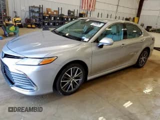 ✅ 2022 Toyota Camry Hybrid XLE • VIN: 4T1F31AK0NU593703 • Lot: 81251765. Wystawiony na Copart z przebiegiem 36 247 mil. Bezpłatny archiwum sprzedaży aukcyjnych z USA i szczegółowy raport historii pojazdu na DreamBid. Zdjęcie 1.