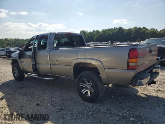 ✅ 2001 Chevrolet Silverado 2500HD LS • VIN: 1GCHC29181E237423 • Лот: 65835815. Опубликован ранее на Copart с пробегом 289 888 миль. Бесплатный доступ к архиву аукционных продаж из США и подробный отчёт об истории автомобиля на DreamBid. Изображение 2.