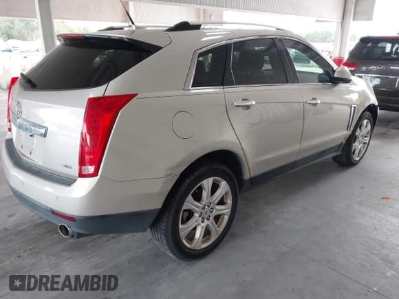 ✅ 2014 Cadillac SRX Performance Collection • VIN: 3GYFNCE33ES643534 • Lot: 42895333. Wystawiony na IAAI z przebiegiem 90 716 mil. Bezpłatny archiwum sprzedaży aukcyjnych z USA i szczegółowy raport historii pojazdu na DreamBid. Zdjęcie 4.