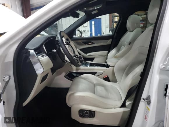 ✅ 2024 Jaguar F-Pace R-Dynamic S • VIN: SADCT2EXXRA736171 • Lot: 88077055. Wystawiony na Copart z przebiegiem 8 640 mil. Bezpłatny archiwum sprzedaży aukcyjnych z USA i szczegółowy raport historii pojazdu na DreamBid. Zdjęcie 7.