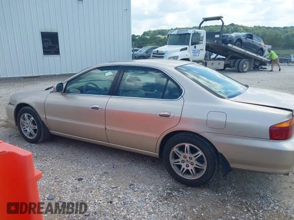 ✅ 2000 Acura TL • VIN: 19UUA5660YA034387 • Lot: 42993062. Listed on IAAI with 210,103 mi. Free auction sales archive from the USA and detailed vehicle history report at DreamBid. Image 14.