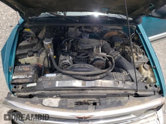 ✅ 1996 Chevrolet S-10 LS • VIN: 1GCCS19X5T8151001 • Лот: 61014964. Опубликован ранее на Copart с пробегом 204 269 миль. Бесплатный доступ к архиву аукционных продаж из США и подробный отчёт об истории автомобиля на DreamBid. Изображение 11.